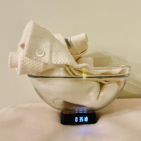 Johnstons of Elgin 100% Cashmere V-Neck Cardigan - Made in Scotland - Picture 7 of 7